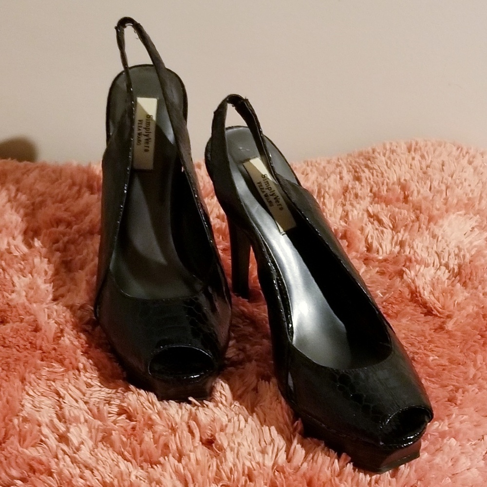 Vera Wang black open toed heel strap